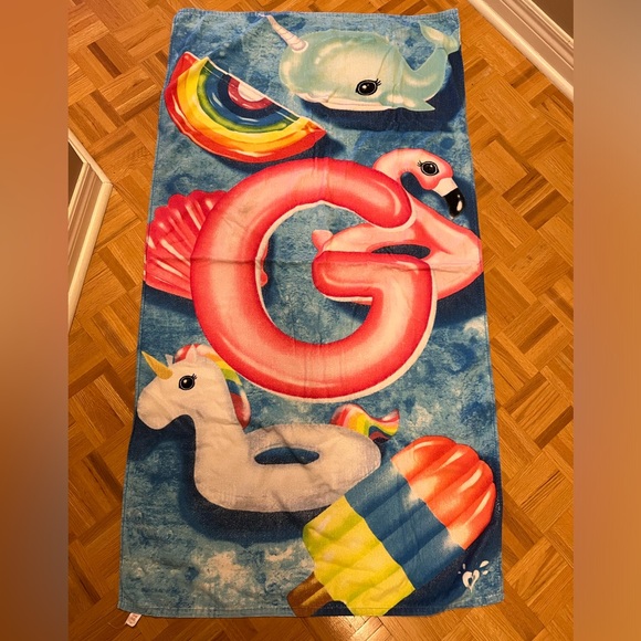 Letter G towel with matching carry bag - Picture 3 of 5